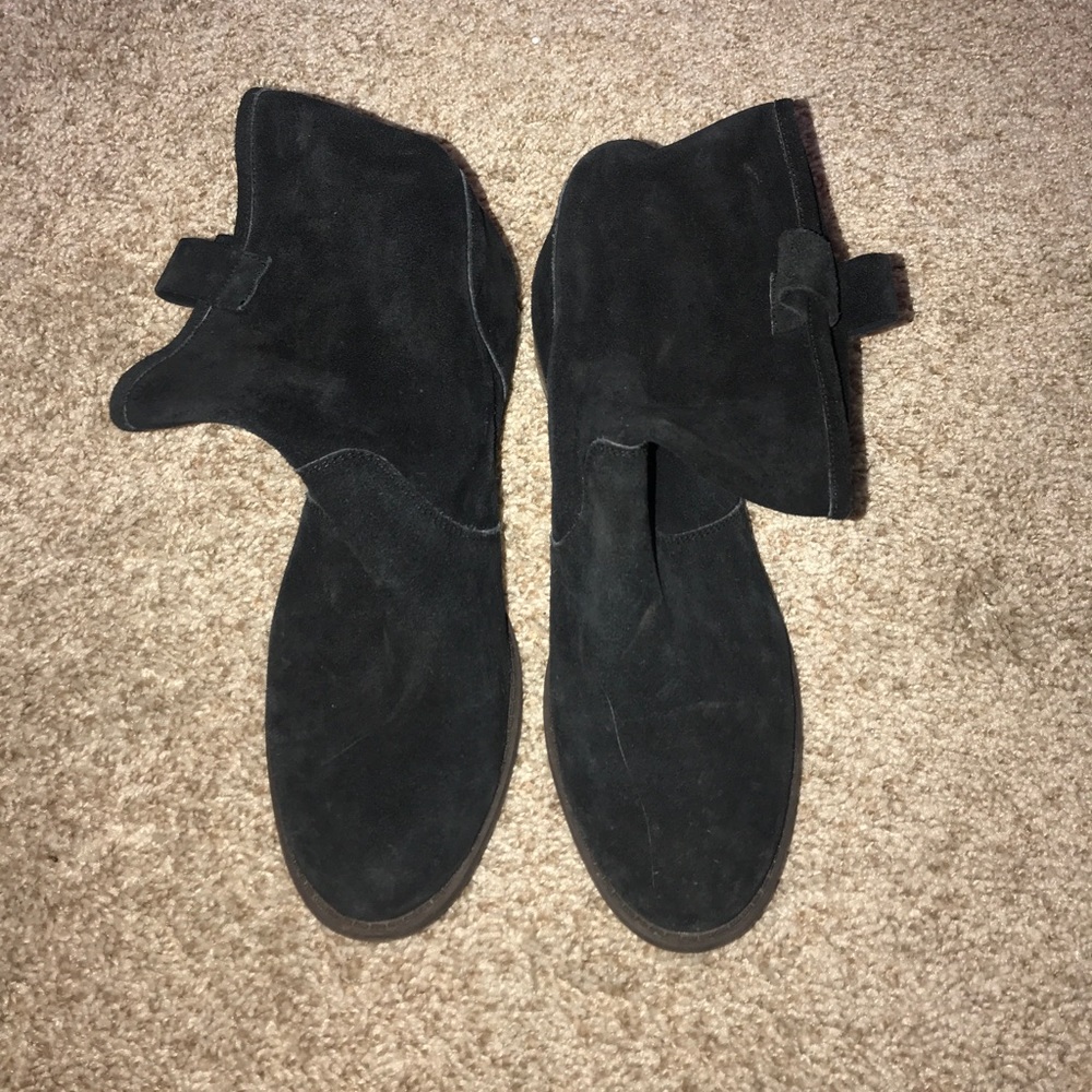 Black short boots